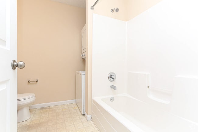 1BR, 1BA - 950 SF Vaulted Ceiling - Bathroom with Washer & Dryer