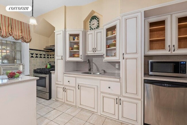 Building Photo - 5715 Snyder Ave