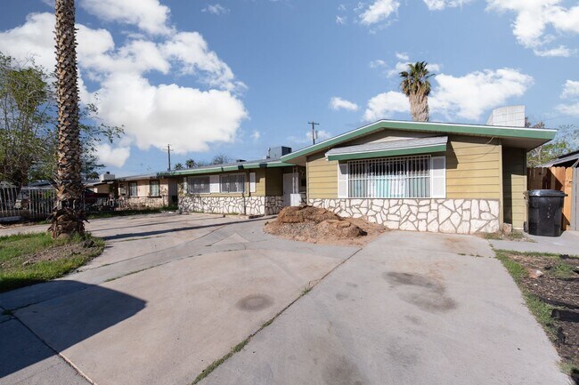 Great Single Story Home with Large Fenced ... - Great Single Story Home with Large Fenced ...