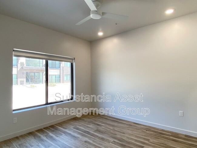 Photo - 1683 Midtown Pl