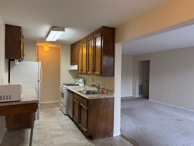 Photo - 16 Shrewsbury Green Dr Unidad D