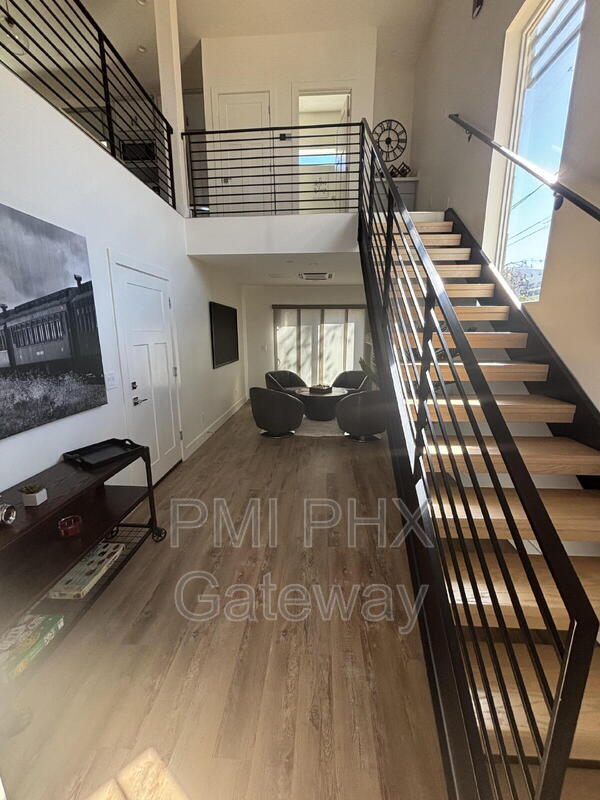 Photo - 430 W 7th St Unit 1