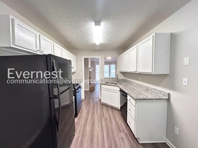 Photo - 313 Silverthorne Cir