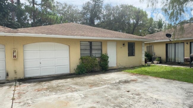 Photo - 1119 Goldenrod Rd House