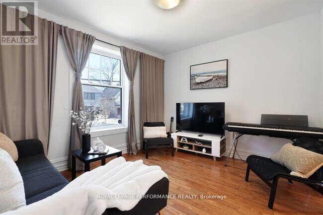 Photo - 12 Adelaide St