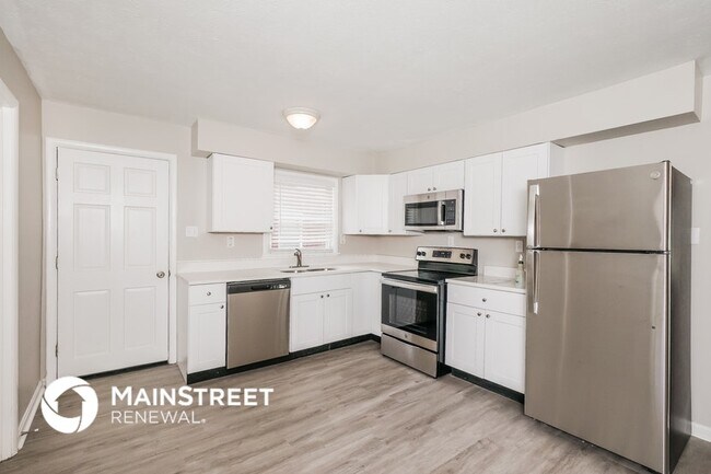 Photo - 7809 Axtell Ave