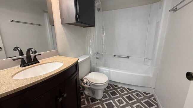 Photo - 1341 E 142nd St