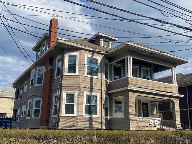 Building Photo - 47 Lyman St Unit 1