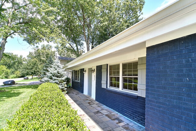 Photo - 635 Lake View Dr