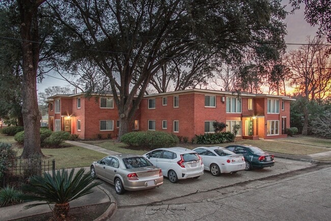 Building Photo - South Highlands 2bed/1bath Unit 3806C - MADISON PARK APARTMENTS