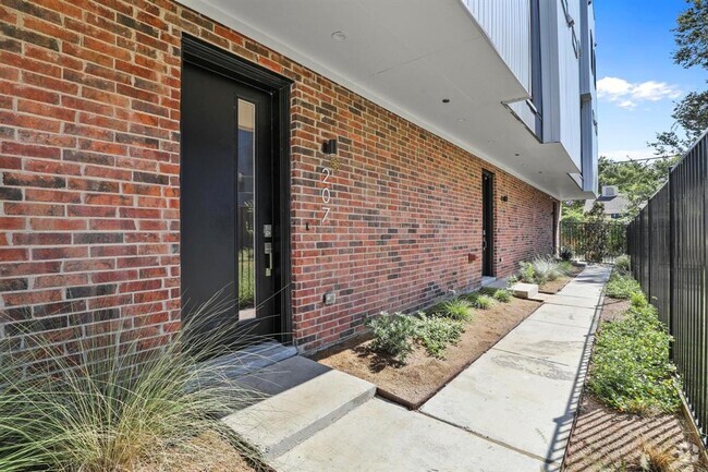 Building Photo - 410 W 9th St Rental