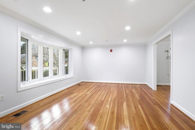 Photo - 711 Lamberton Dr