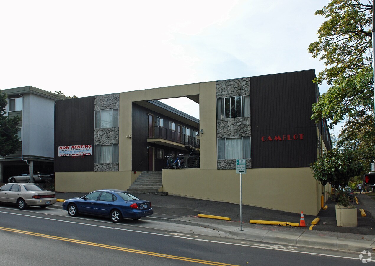 Camelot Apartments - Camelot Apartments