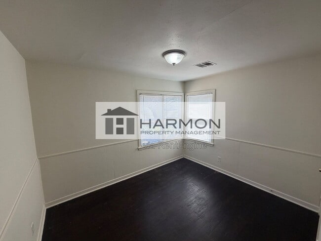 Photo - 1823 N Garland St