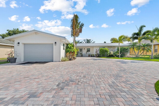 Photo - 726 SE Seahouse Dr