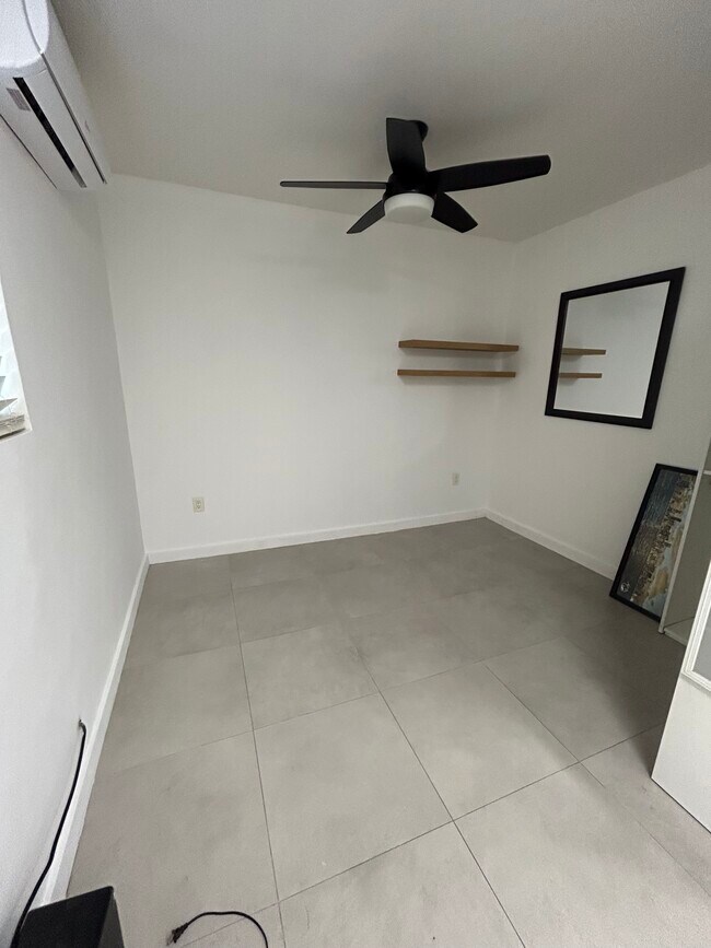 Photo - 570 SW 45th Ave Unidad Studio