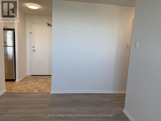 Photo - 2900 Battleford Rd Unit 1008