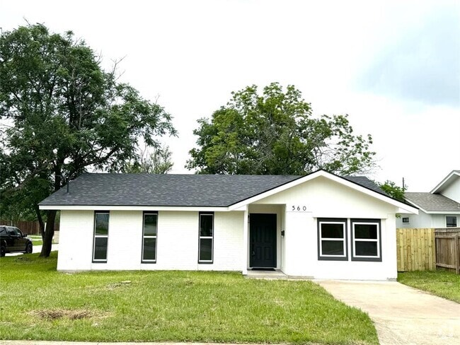 Building Photo - 560 E 19th St Rental