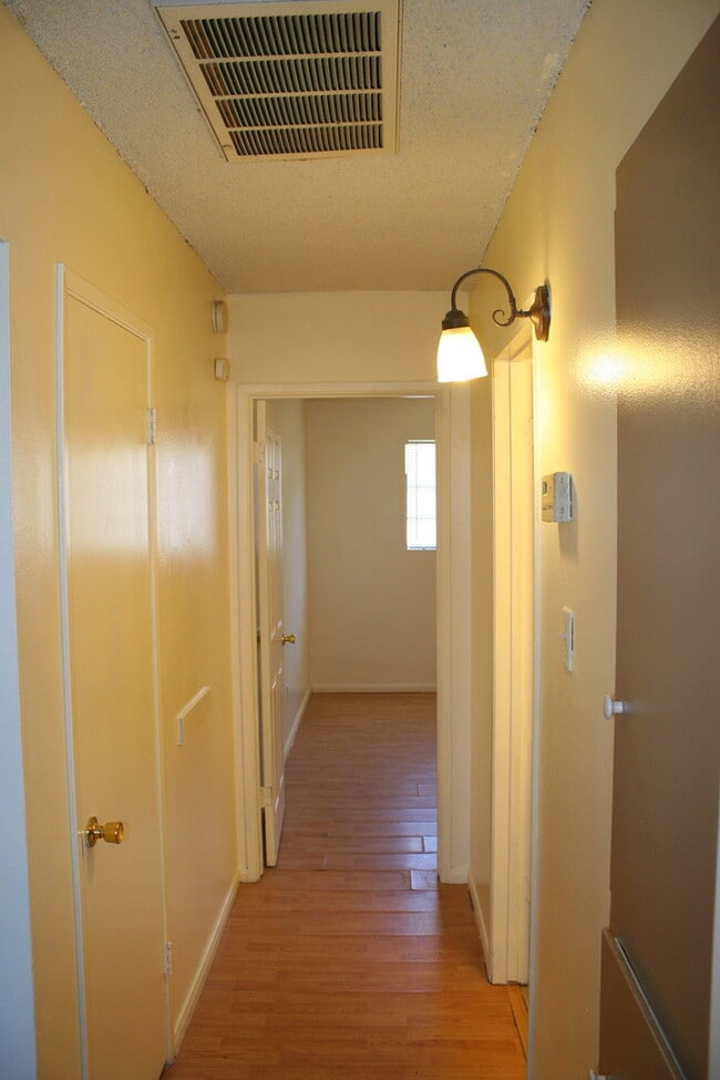 Photo - 700 Knotts St Unit D