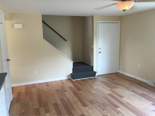 Photo - 3 bedroom 1.5 bath townhouse - Ask about our security deposit alternative!!