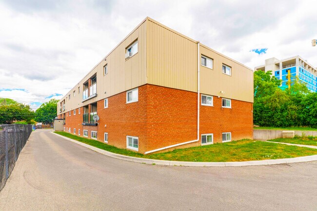 621 Base Line Rd. E. - 621 Base Line Rd. E.