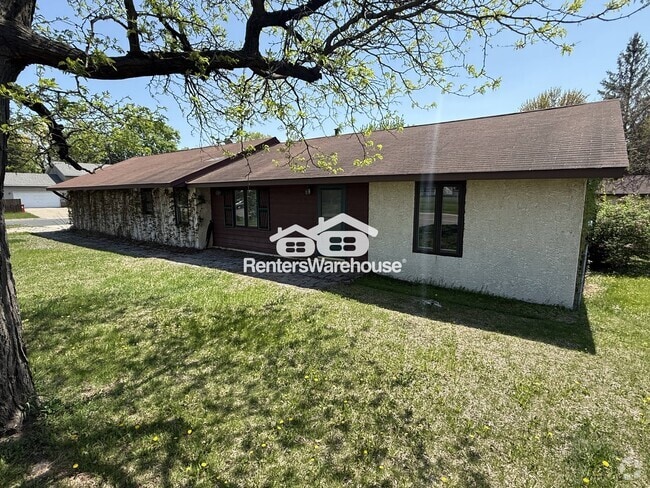 Building Photo - 215 E Old Shakopee Rd Rental