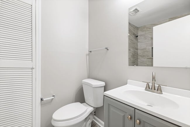 Photo - 3240 Boxdale St