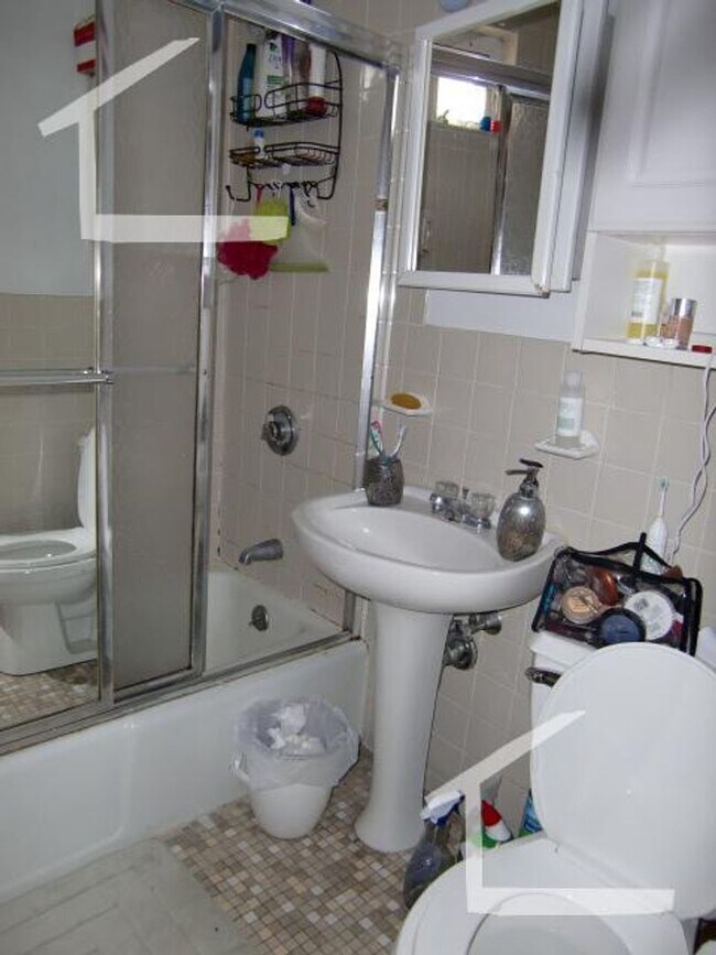 Photo - Nice 3 bed in oak square