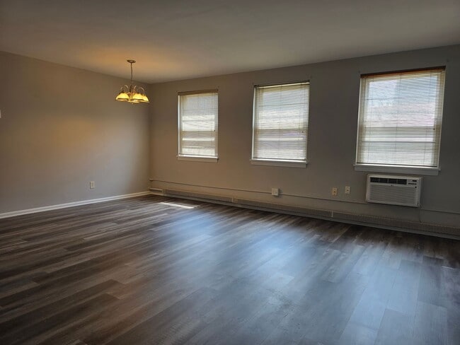 Photo - 13773 Cedar Rd