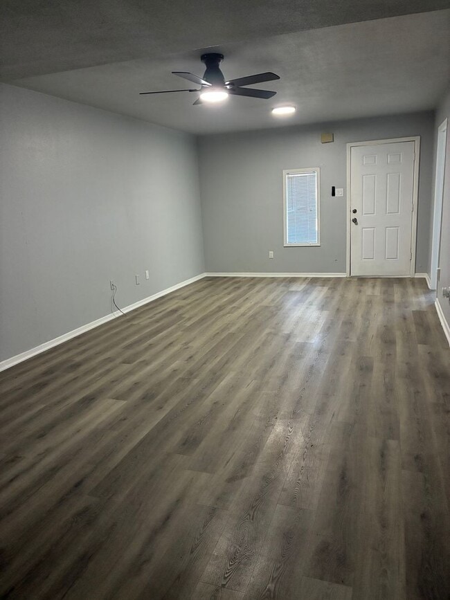 Photo - 4950 Cloyce Ct Unit C