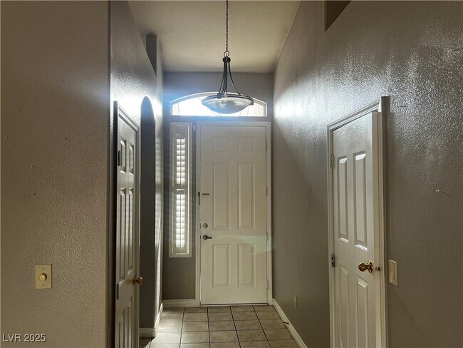 Photo - 9688 Emeraude Ave