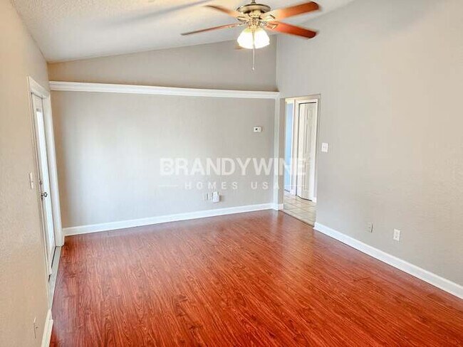Photo - 220 Bonnie Glen Ln