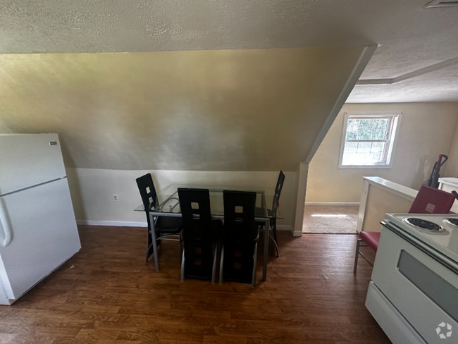 Building Photo - 610 Pine St Rental