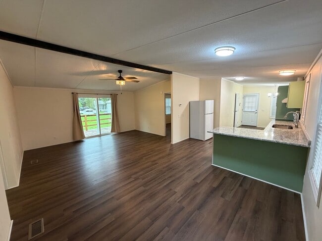 Photo - 200 Pecan St