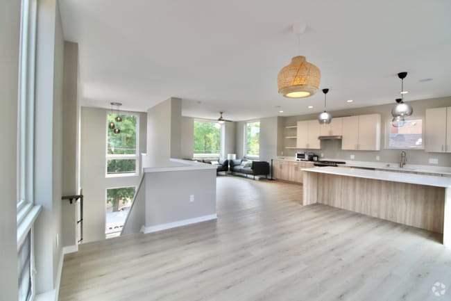 Building Photo - 1817 N Arlington Pl Rental