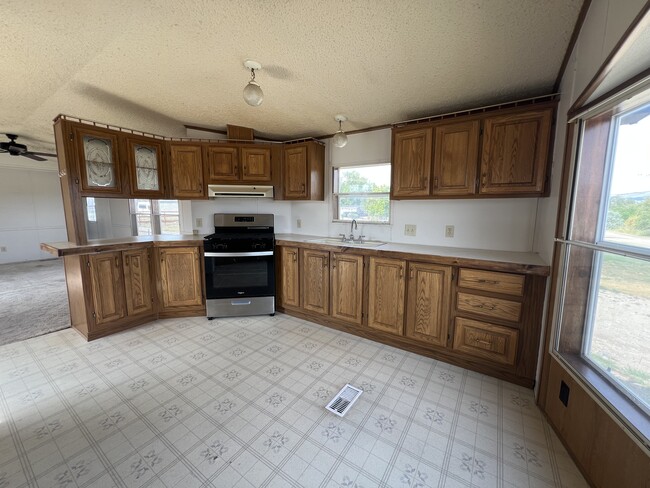 Building Photo - Silsbee Park Rental