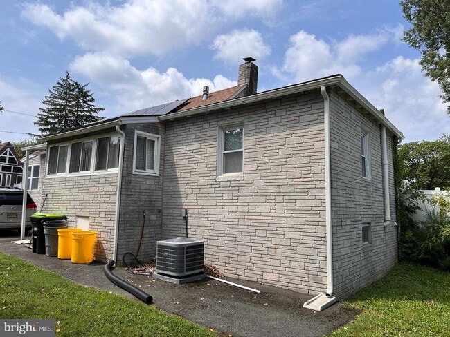 Building Photo - 112 Hazelhurst Ave Rental