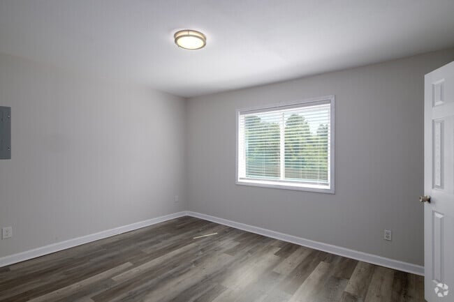 2BR, 1BA - 800SF - Primary Bedroom