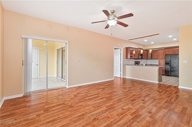 Photo - 6361 Aragon Way Unidad 208