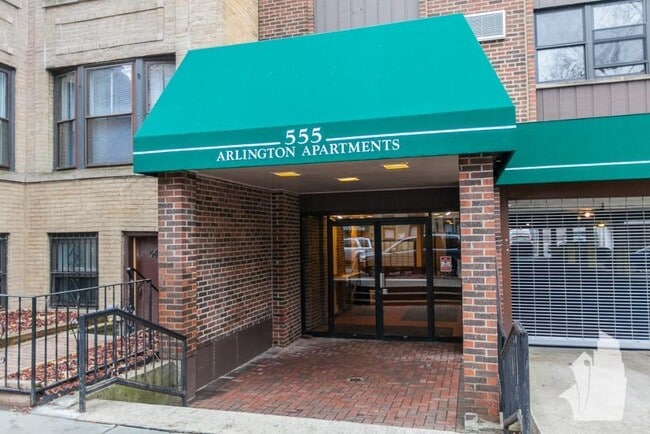 532 W Arlington Pl Unit 304
