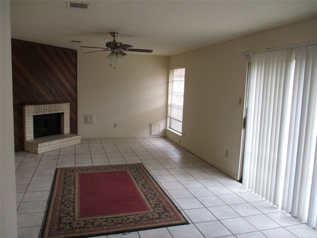 Building Photo - 10826 Sugar Hill Dr Unit b Rental