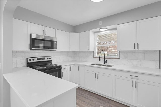 Photo - 1820 Oakwood Ave