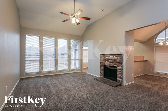 Photo - 136 Woodcreek Dr