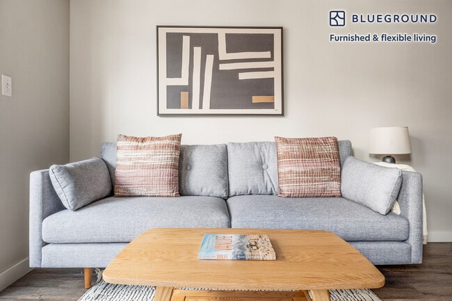 Photo - 526 Yale Ave N Unit FL4-ID928