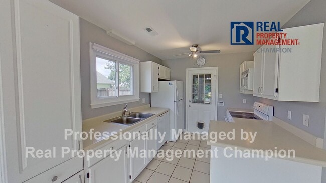 Photo - Charming Ranch Style Home with Spacious Fenced Yard
