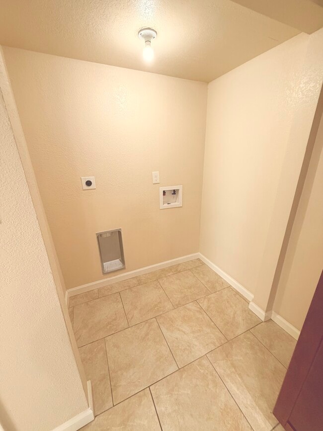 Photo - 12328 Ormandy St