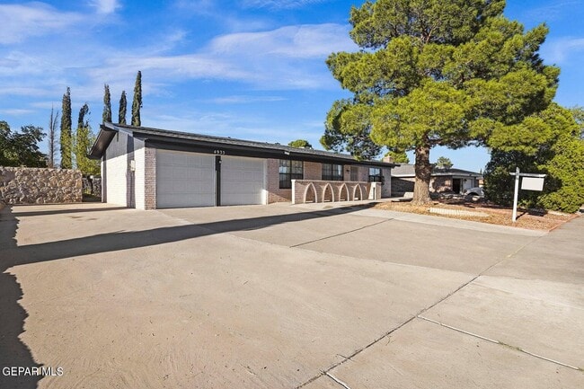 Photo - 4933 Round Rock Dr