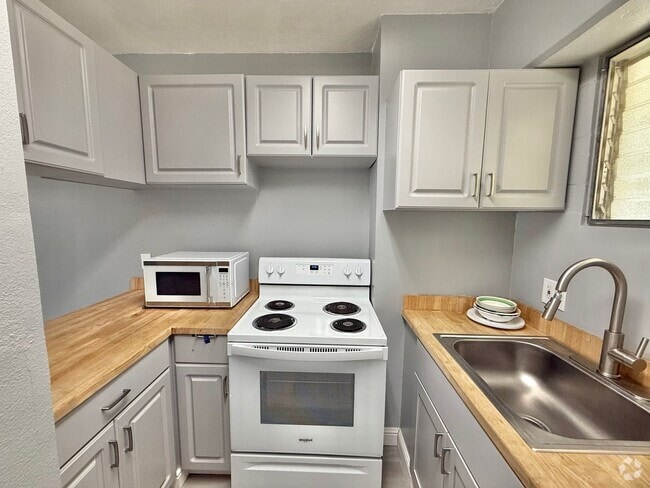 Building Photo - 1063 Main St Unit 1063 Lower Main St. #308, Wailuku Rental