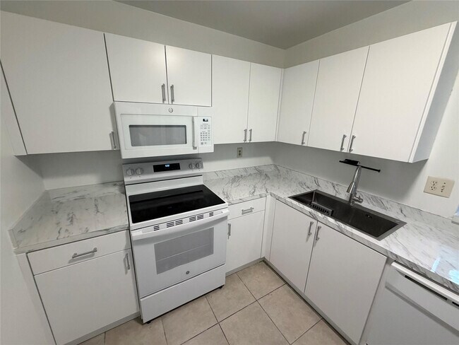 Photo - 4394 NW 9th Ave Unit 21-2A