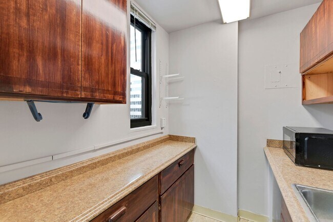 Photo - Spacious & Bright Studio at River Place East Unit 914